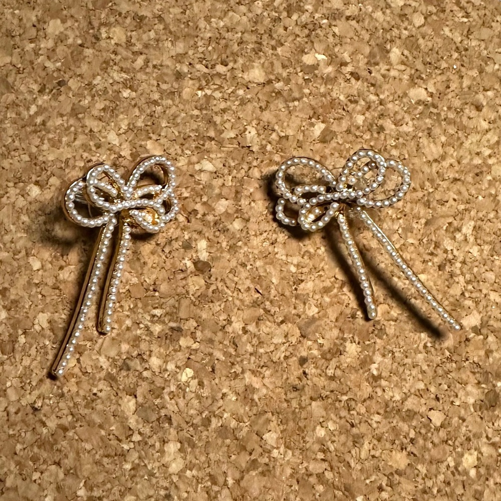 Double Bow Pearl Earrings